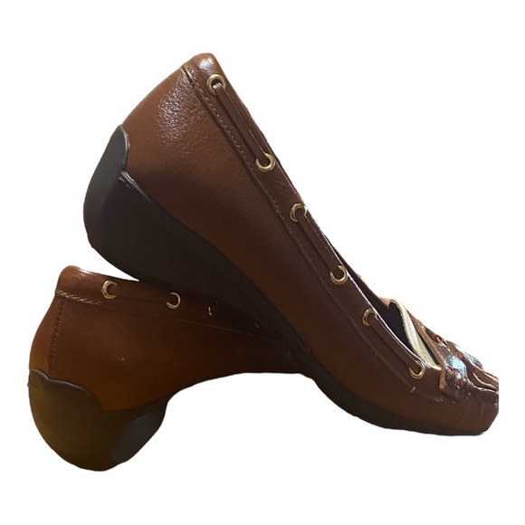 Ralph Lauren leather wedged heel loafers. Size 5.5 - Picture 7 of 16